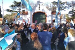 Marcha 17A. Olivos: cacerolas y bocinazos frente a la residencia del Presidente