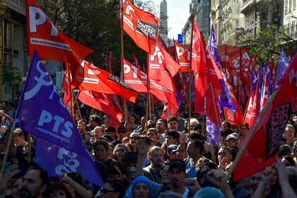 La manifestación de este lunes fue convocada por varias organizaciones sociales.