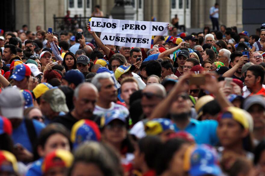 Los venezolanos en la Argentina ven la crisis con ilusión y miedo a volver - LA NACION