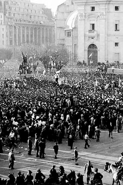 La manifestación multitudinaria del 17 de octubre de 1945 se convirtió en el mito fundacional del peronismo