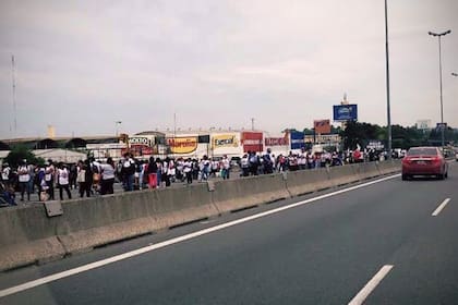 La manifestación tuvo otro foco en la autopista Panamericana, a la altura de la ruta 197