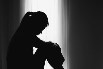 La manipulación emocional es una táctica utilizada para controlar o dominar a otra persona