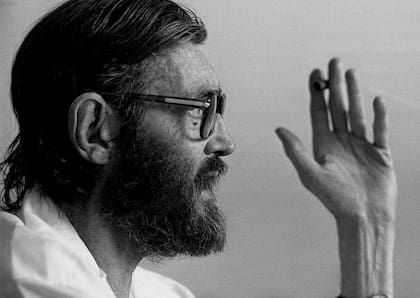 La mano de Cortázar, en el histórico retrato de Dani Yako de diciembre de 1983