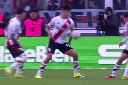 La mano de Lautaro Rivero que Yael Falcón Pérez sancionó con penal para Belgrano