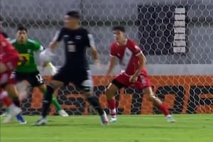 Un gol de caño y una polémica sobre el final: la clasificación de Riestra que sufrió Enzo Pérez como hincha