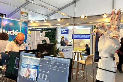 La mano se mueve con un modelo de detección morfológica