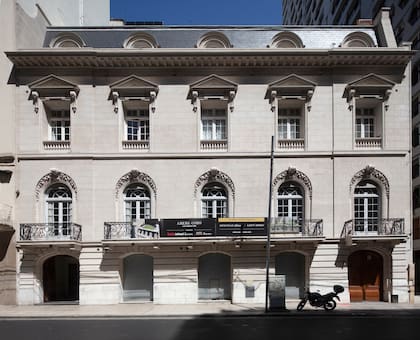 La mansión Aberg Cobo en plena avenida Las Heras