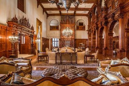 La mansión Crocker tiene una superficie de 4600 metros cuadrados (Zillow)