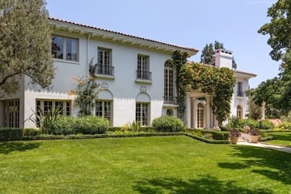 La mansión de Angelina Jolie en Los Ángeles fue construida en 1913 y la adquirió en 2016 por US$25 millones