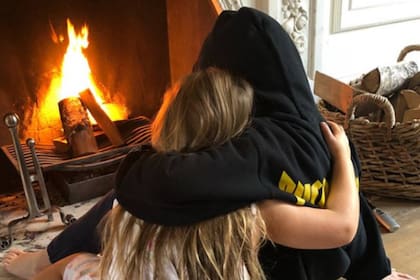 David y Victoria tienen una chimenea de leña, donde toda la familia se sienta para tener un relajado momento