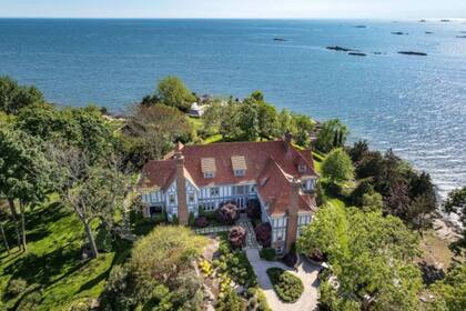 La mansión de estilo Tudor, construida en 1902, con diez habitaciones.