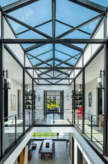 La mansión de Richard Landry tiene un estilo contemporáneo (Foto: Dirt.com)