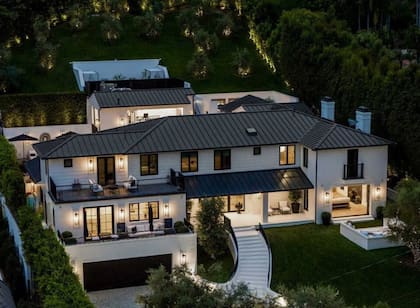 La mansión de Rihanna está ubicada en Beverly Hills y ella la compró a fines del año pasado por US$13,8 millones