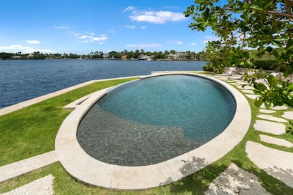 La mansión de Robbie Williams en Miami tiene piscina y está ubicada frente al mar (One Sothebyâs International Realty)