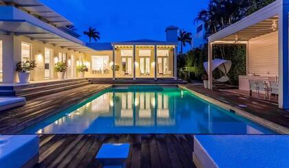 La mansión de Shakira en Miami cuenta con una bella piscina