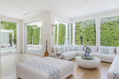 La mansión de Shakira tiene seis cuartos, siete baños, y varios salones decorados siguiendo la tendencia del minimalismo