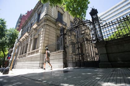 La Mansión Estrugamou, también conocida como Casa Basavilbaso, alojó Casa Foa en 2015 y fue sede central de la Art Basel Cities Week dos años después