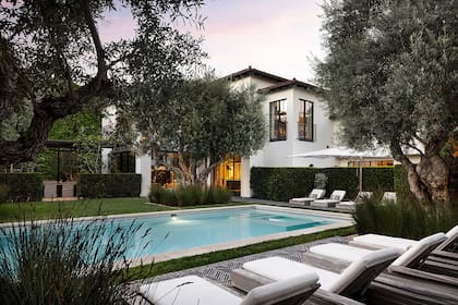 La mansión fue construida en 1928 y está ubicada en Benedict Canyon Drive