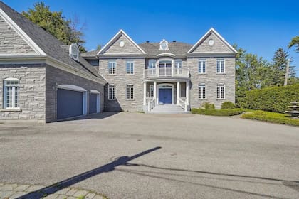 La mansión fue originalmente diseñada para la madre de la artista, Thérèse Tanguay-Dion, conocida popularmente como “Maman Dion”