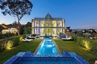 Cómo es la mansión “transparente” de Los Ángeles donde se rodó una famosa película de comedia y a cuánto se alquila