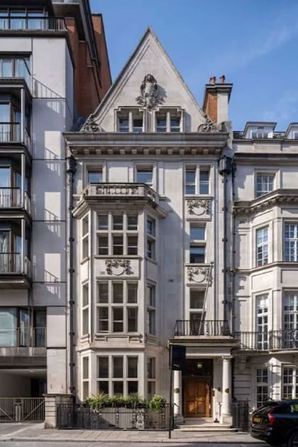 La mansión se ubica en la calle Upper Brook Street, en el corazón de Mayfair