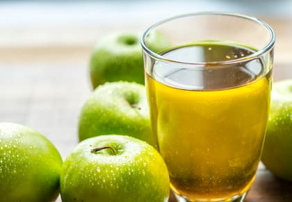 La manzana verde es una aliada natural para cuidar la salud hepática (imagen ilustrativa)