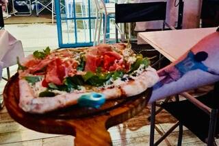 Trajeron la pizza que el Diego bendijo en Nápoles a la Argentina y abrieron dos locales