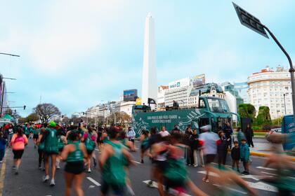La maratón atravesó lugares icónicos de la ciudad de Buenos Aires.