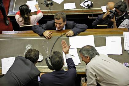 Cristian Ritondo dialoga con Sergio Massa y Máximo Kirchner