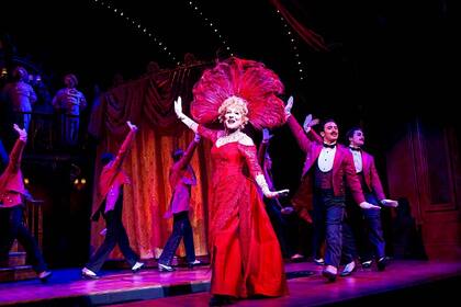 La maravillosa y taquillera Bette Midler, protagonista de un clásico eterno: Hello, Dolly!