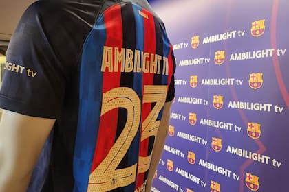 La marca Ambilight estará presente en la manga de la remera del Barcelona