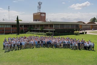 El aniversario del “experto en puertas”: 70 años de pasión, esfuerzo y unión