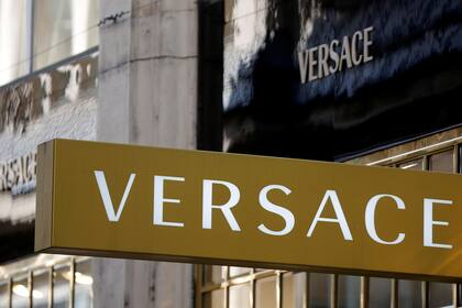 La marca italiana Versace pospondrá un desfile de moda previsto para mediados de mayo en Estados Unidos debido al brote