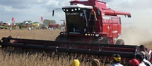 Duro presente e incierto futuro de una empresa argentina que fabrica cosechadoras