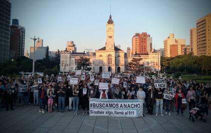 La marcha comenzó frente a la plaza, pasó por Tribunales y cerró frente a la Municipalidad