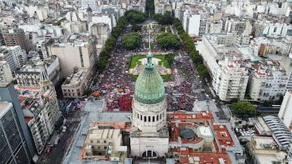 La marcha contra el FMI fue multitudinaria