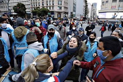 Algunos disturbios entre manifestantes en la marcha llevada a cabo en el Obelisco