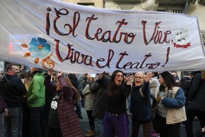 La marcha de hace un mes en la sede del Instituto Nacional del Teatro, en rechazo a las medidas del gobierno