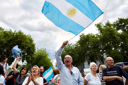 La Marcha del Millón en la plaza Independencia y en la peatonal Sarmiento, en Mendoza