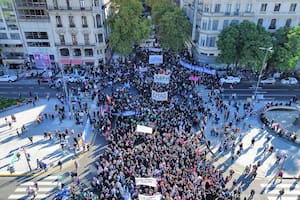 Multitudinaria marcha universitaria a Plaza de Mayo en reclamo por la ley de financiamiento