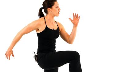 La marcha en el lugar no requiere equipamiento especial y puede realizarse en cualquier momento del día