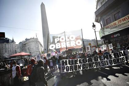 La marcha Federal en camino a la Plaza de Mayo
