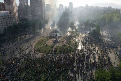 "Cuando expresas el descontento, lo haces también porque crees que puede generar un cambio", dice desde Santiago la periodista Paula Molina