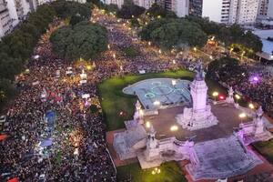 Se hará hoy por la tarde la reunión del Presidente con los gobernadores; habrá marchas y una concentración frente al Congreso por el Día de la Mujer