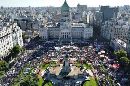 La marcha por el Día de la Mujer frente al Congreso