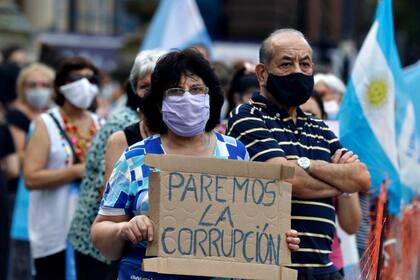 La marcha por las vacunas vip en Tucumán