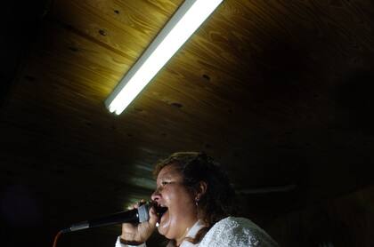 La marea verde y el crecimiento de los pañuelos celestes representó una crisis en las iglesias evangélicas; sobre todo porque dio lugar a un activismo político que muchos de los líderes religiosos desalientan