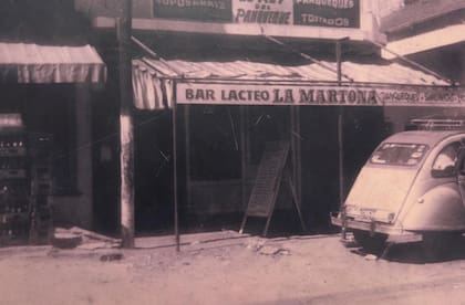 La Martona, el bar donde Carlitos comenzó a trabajar en Gesell. Hacían panqueques, hamburguesas y licuados