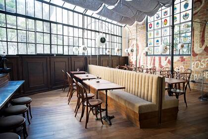 La más reciente creación de Eme es Las Patriotas Taberna Argentina, un homenaje a las mujeres de la historia nacional