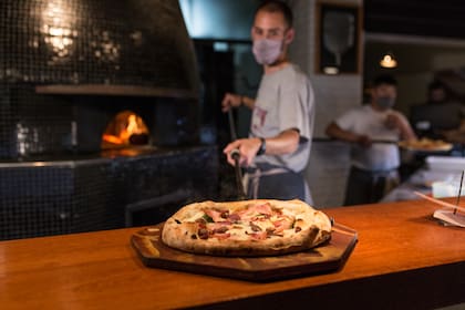La masa de la pizza de Cucinotto tiene una fermentación de 72 horas, es ligera y delicada.